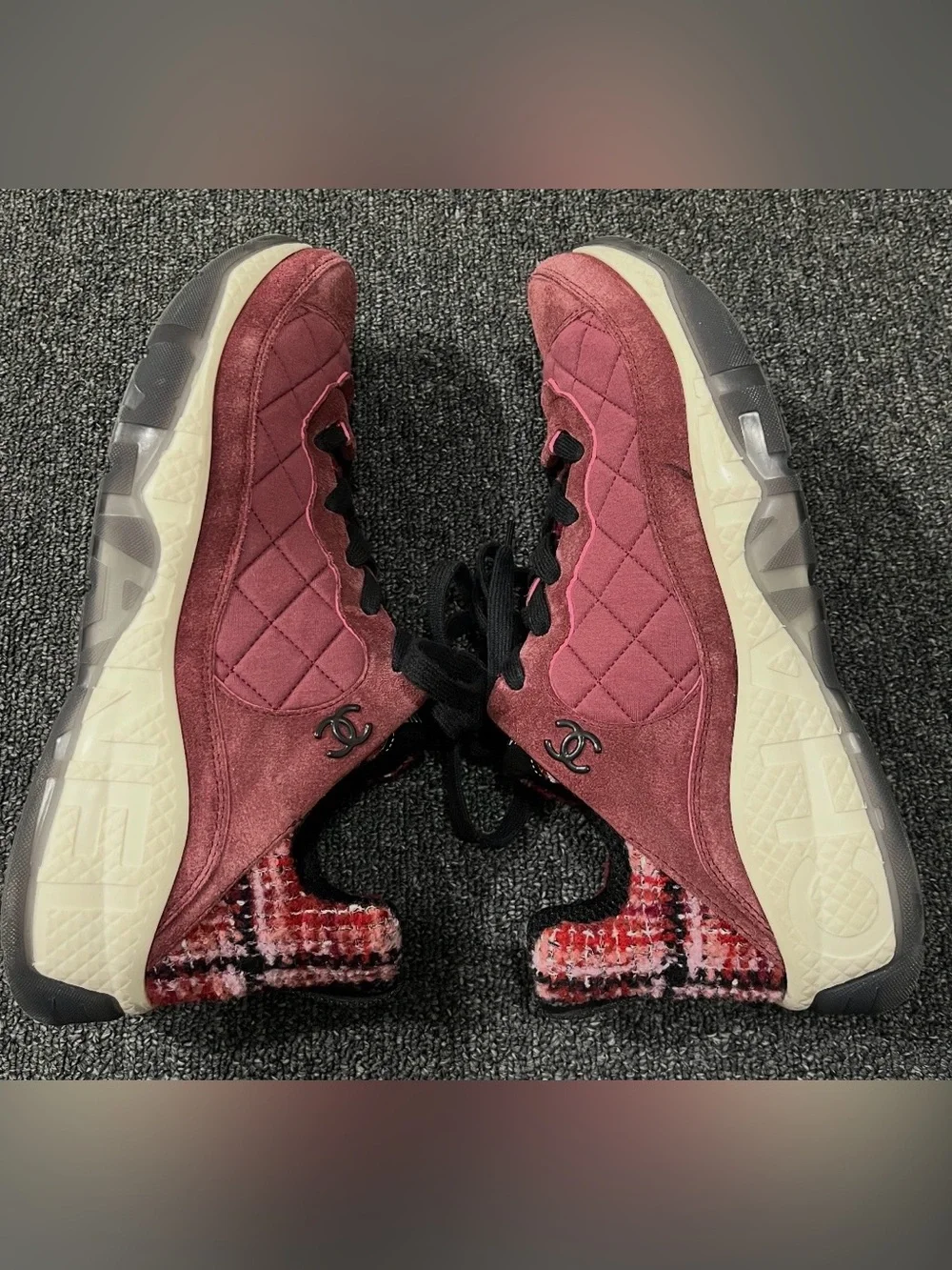 $1275 Chanel CC Low-Top Sneakers Trainers Quilted Tweed Suede Burgundy 42 US 10